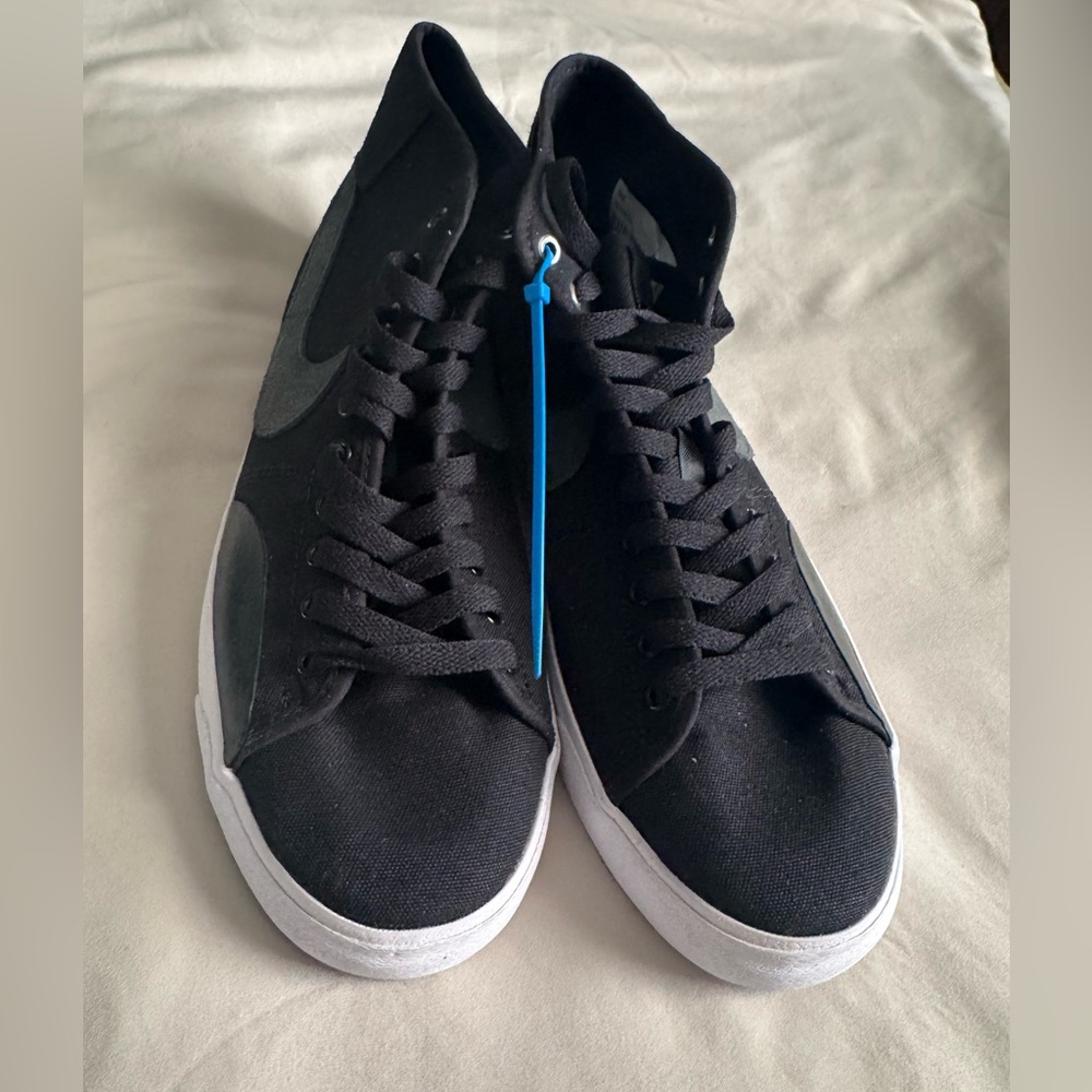 Nike SB BLZR Court Mid Premium Black & White - Picture 4 of 12